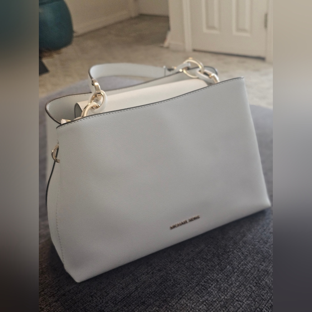 EUC Michael Kors Medium Bag